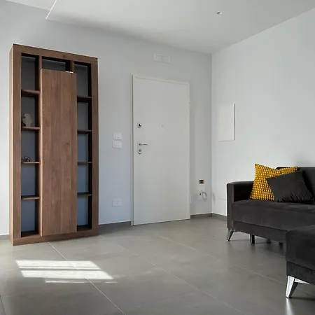 Daisy - Cozy With Balcony - モルフェッタ