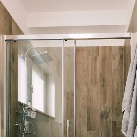 Daisy - Cozy With Balcony - モルフェッタ